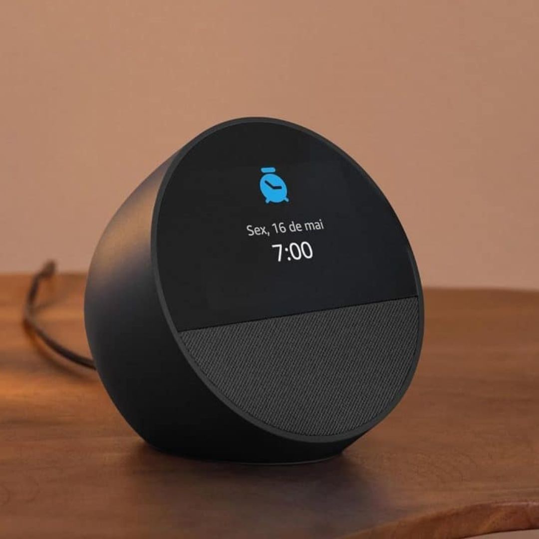 O Echo Spot é um despertador inteligente com Alexa e som de alta qualidade. Ideal para música e controle de dispositivos inteligentes. Compra já em Smartify.pt.