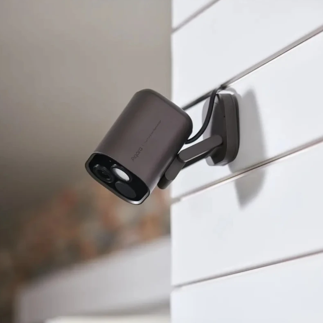 Câmara IP Aqara com hub Zigbee, Thread e Matter, deteção por IA local e integração com HomeKit, Google Home e Alexa para vigilância avançada interior e exterior