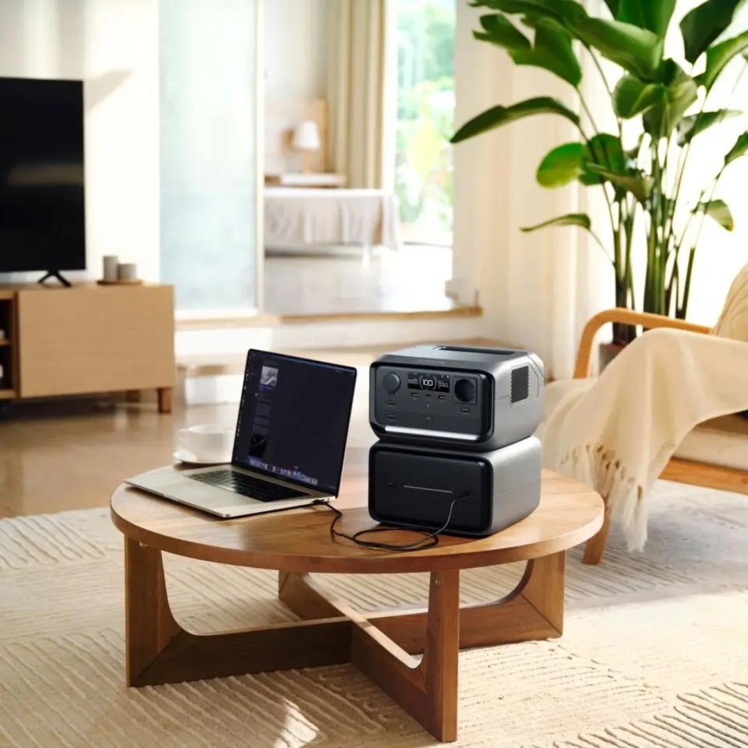 Estação de energia portátil de 572 Wh com 600 W de saída, X-Boost a 1200 W, recarga rápida em 1 hora e função UPS para proteção de dispositivos sensíveis.