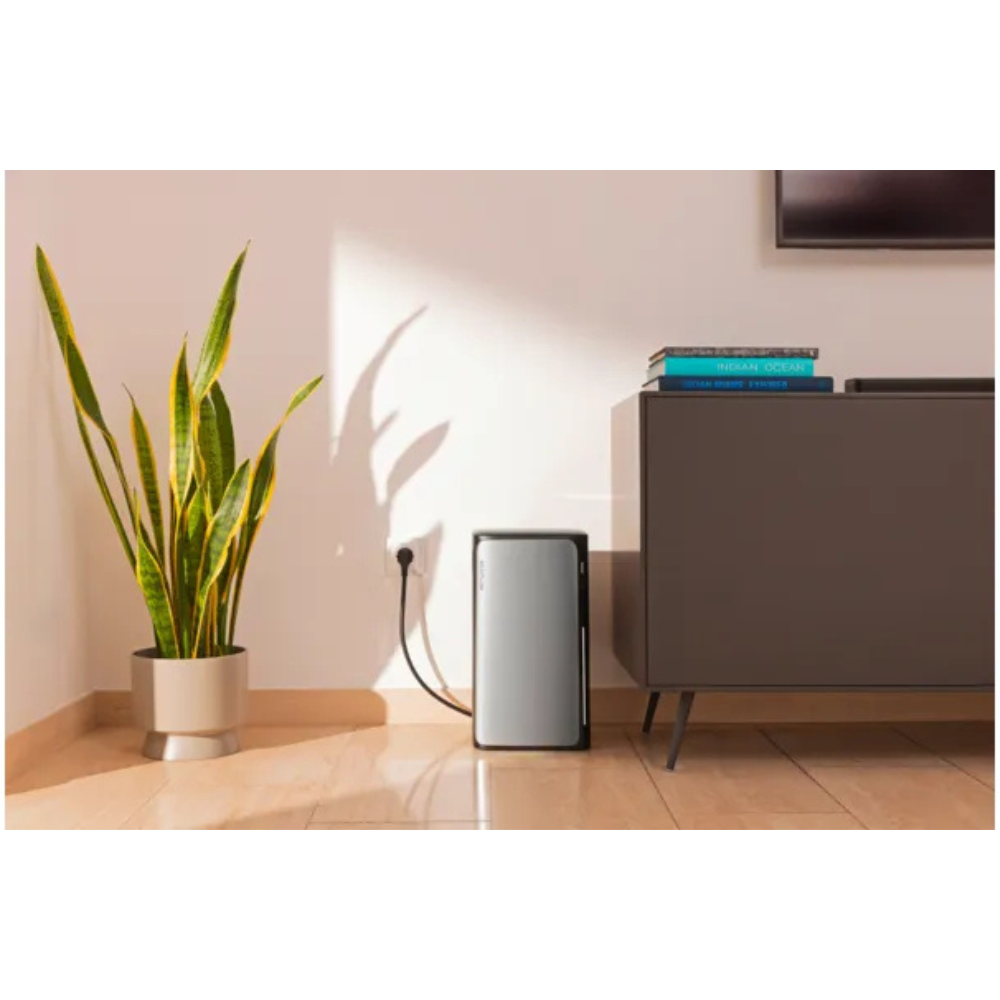 Com a bateria de armazenamento EcoFlow Stream AC, podes guardar o excedente de energia solar de forma eficiente e utilizá-lo sempre que necessitares. Estão disponíveis duas versões: a Stream AC, ideal para armazenar a energia solar produzida durante o dia e utilizá-la em casa à noite — embora funcione apenas quando ligada à rede elétrica. Já a Stream AC Pro permite alimentar dispositivos mesmo sem ligação à rede, seja durante falhas de energia ou em locais sem fornecimento elétrico. Assim, torna-se a escolh