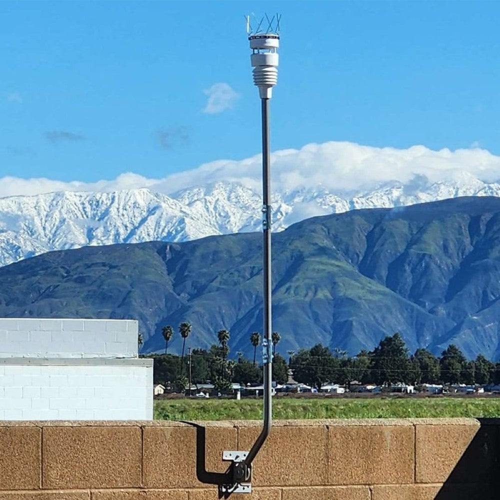 La Ecowitt WS90 Powered by Shelly es una estación meteorológica inteligente 7-en-1, compacta y robusta, diseñada para el monitoreo meteorológico avanzado y continuo en entornos residenciales y profesionales.