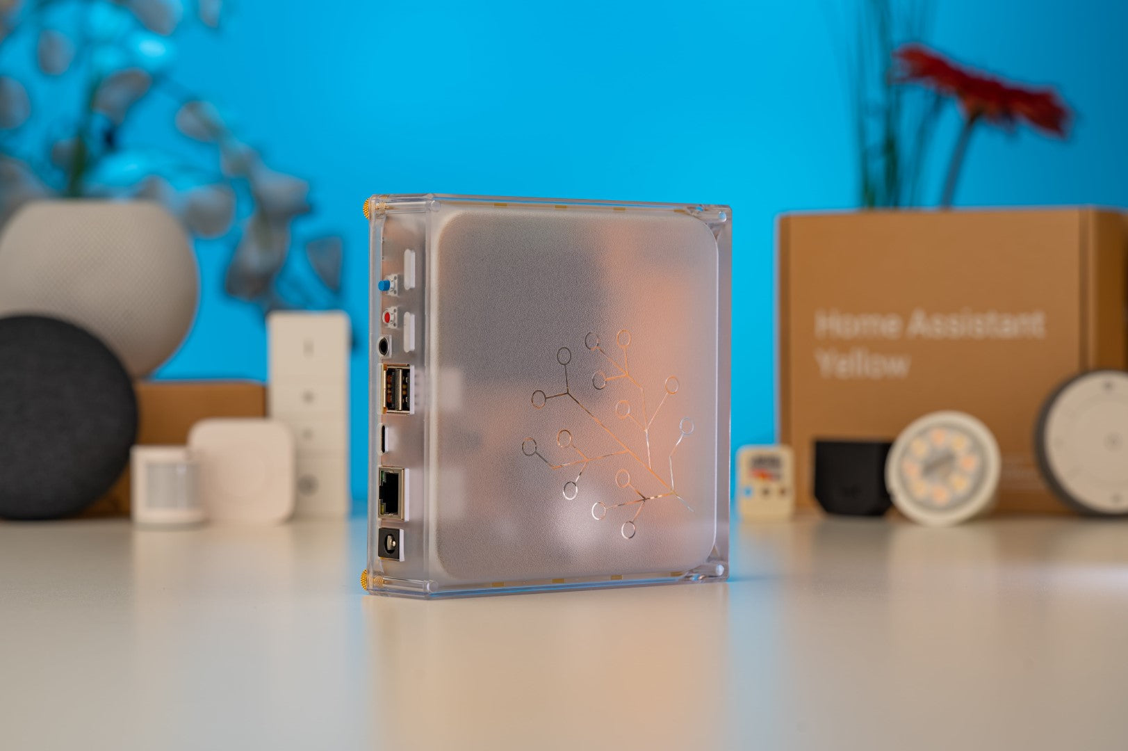 O Home Assistant Yellow PoE é um hub de automação residencial potente e flexível, concebido para executar o Home Assistant de forma local, privada e segura. Baseado no Raspberry Pi Compute Module 4 ou 5, oferece uma solução profissional para casas inteligentes, com suporte nativo a Zigbee, preparação para Thread e Matter e alimentação via PoE+.