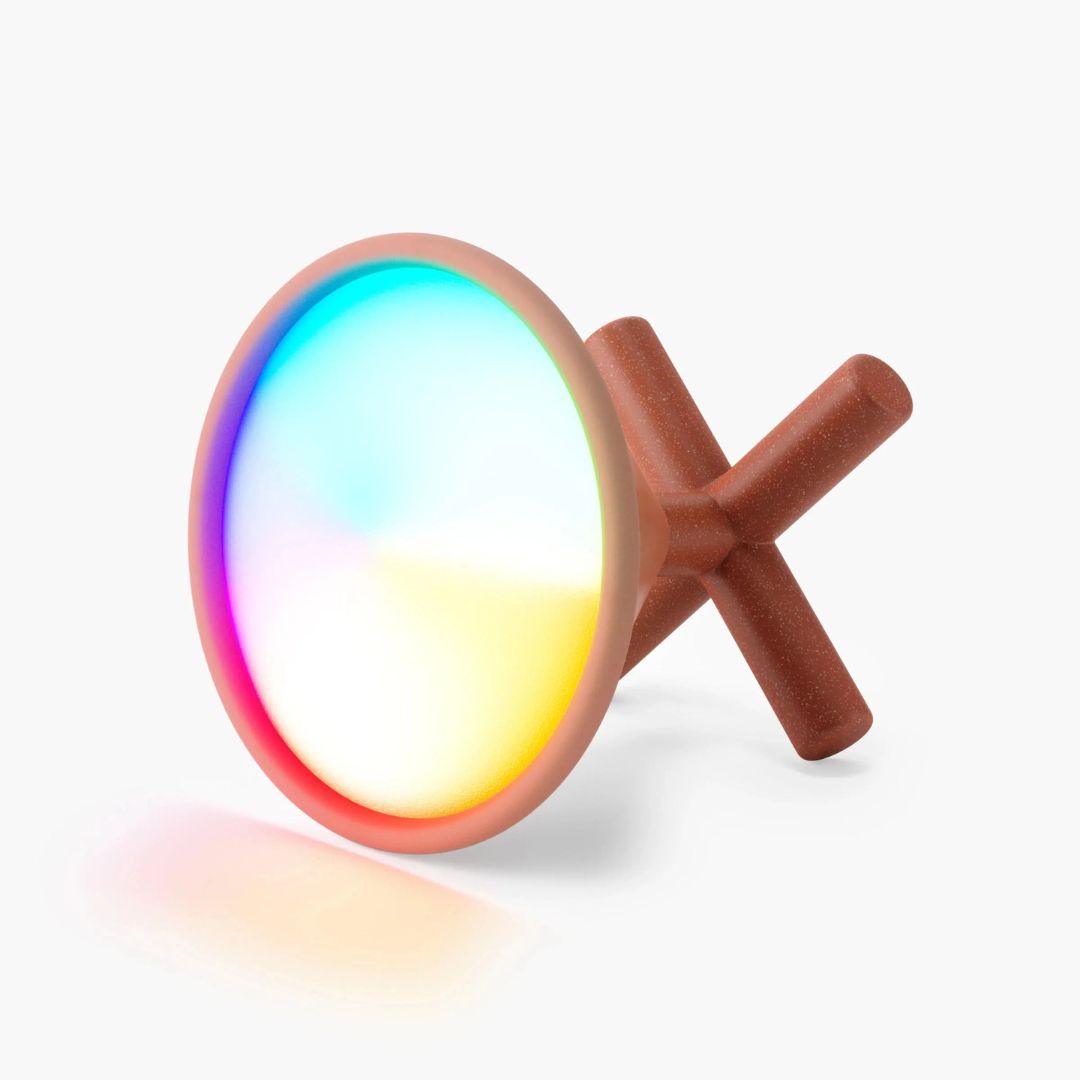 Controla a tua luz com estilo! Candeeiro portátil com Bluetooth, bateria recarregável, e luz ajustável para até 4 horas de autonomia.
