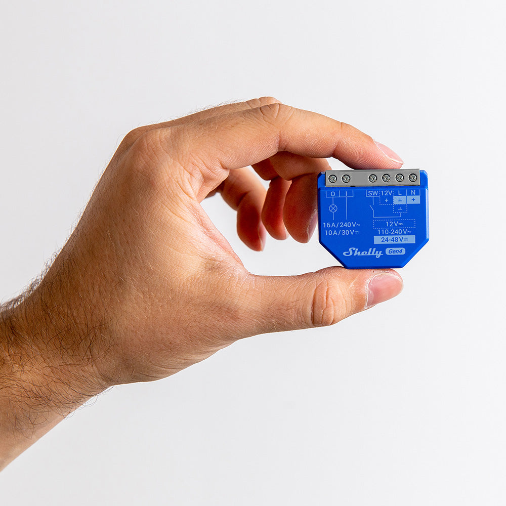Shelly 1 Gen4 é um módulo inteligente versátil para controlo remoto de interruptores ou portões de garagem, com WiFi, Bluetooth e Zigbee.