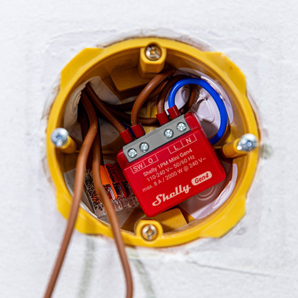 Shelly 1PM Mini Gen4 é um módulo inteligente versátil para controlo remoto de interruptores ou portões de garagem, com WiFi, Bluetooth e Zigbee.