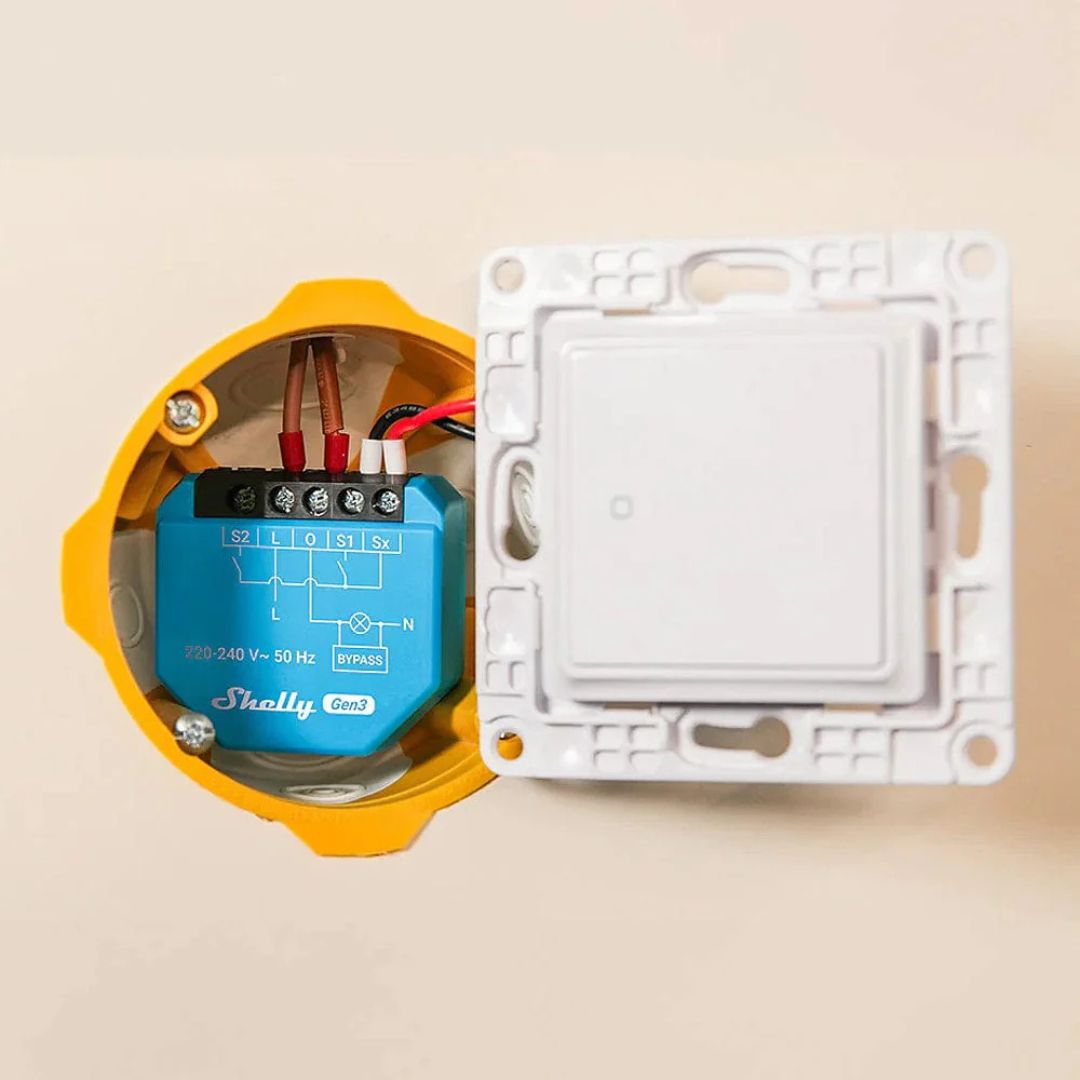 Interruptor inteligente Wi-Fi de 1 canal, sem fio neutro, ideal para cargas até 200W. Compatível com Alexa, Matter e inclui Shelly Bypass.