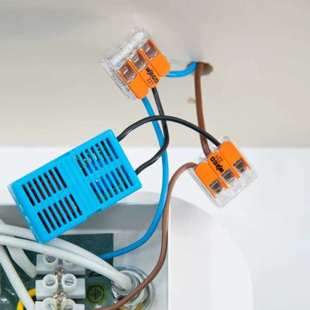 Interruptor inteligente de 2 canais com Wi-Fi e Bluetooth, ideal para modernizações sem fio neutro. Compatível com Matter e assistentes de voz.