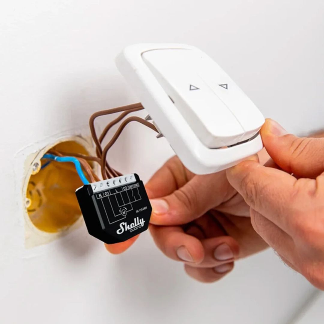 Automatiza os teus estores elétricos com o Shelly Qubino Z-Wave Shutter. Controla-os remotamente, mede o consumo de energia e usufrui da segurança S2.