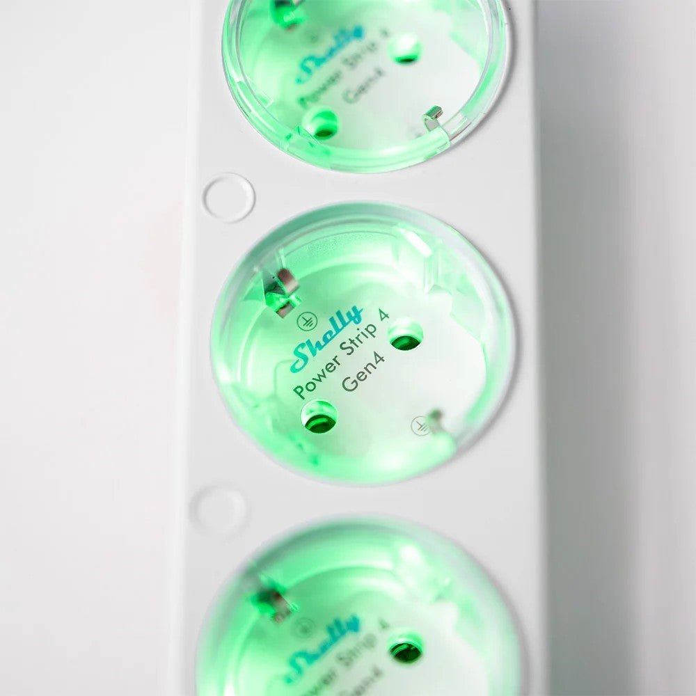 A Shelly Power Strip 4 Gen4 é uma régua inteligente de nova geração, criada para oferecer controlo total e monitorização independente de até quatro equipamentos elétricos. Compacta, moderna e altamente versátil, combina conectividade Wi-Fi, Bluetooth, Zigbee e Matter, permitindo integração perfeita com Apple HomeKit, Google Home, Alexa, SmartThings e plataformas de domótica como Home Assistant.