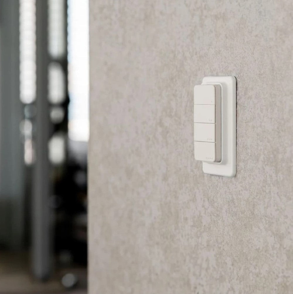 El Shelly BLU RC Button 4 ZB es un mando a distancia inteligente y inalámbrico, equipado con cuatro botones programables, diseñado para activar escenas, automatizaciones y dispositivos de forma rápida e intuitiva.