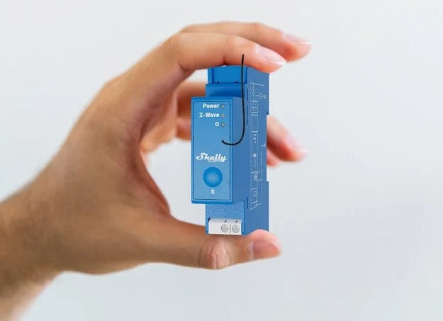 O Shelly Qubino Wave PRO 1 é um módulo profissional para automação, concebido para instalação em calha DIN dentro de quadros elétricos. Equipado com um relé de contacto seco (livre de potencial), permite comutar circuitos e dispositivos até 16 A, sendo ideal para sistemas residenciais ou projetos de controlo remoto mais avançados.