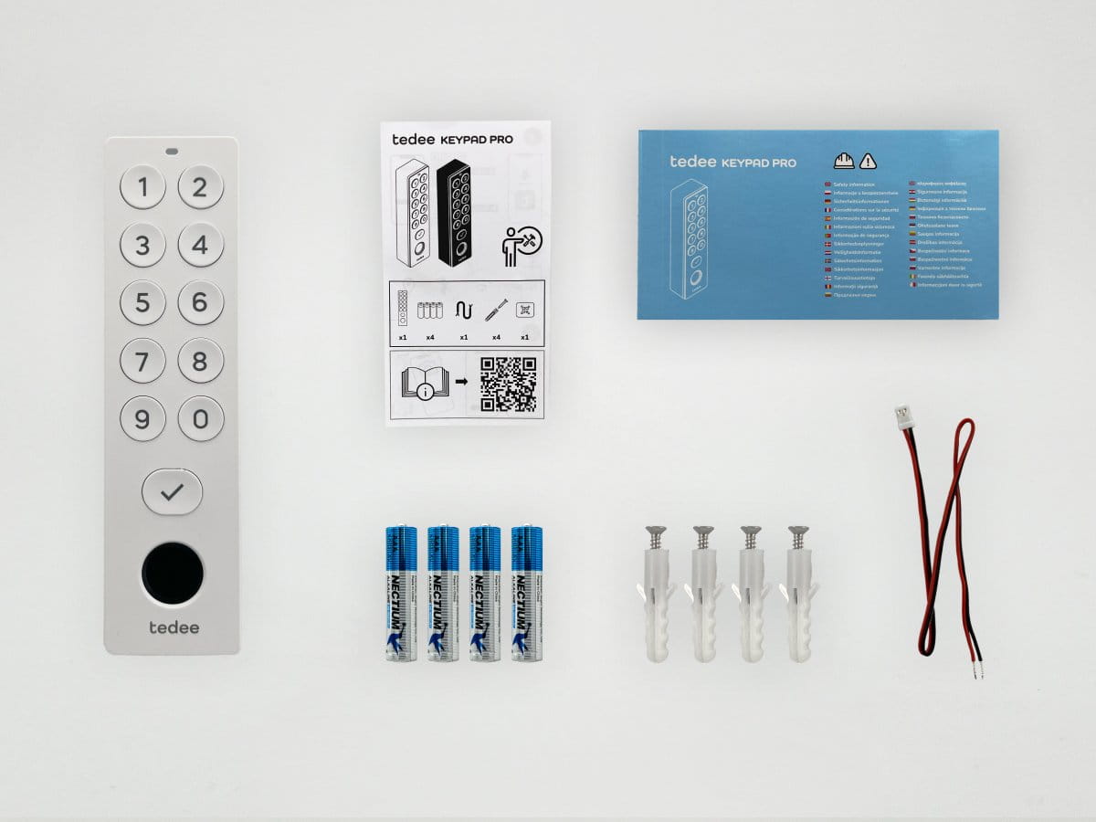Este teclado biométrico inteligente permite que utilizadores autorizados desbloqueiem as fechaduras inteligentes Tedee PRO, Tedee GO2 ou Tedee GO emparelhadas, através de impressão digital ou PIN, eliminando a necessidade de chaves, telemóveis ou aplicações.