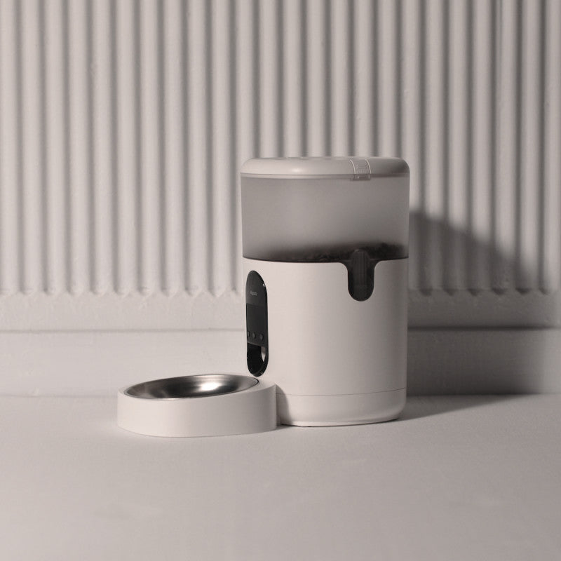 Permite alimentação programada e controlo remoto via app Aqara Home, com 4 L de capacidade e até 10 horários, ideal para quem está longe.
