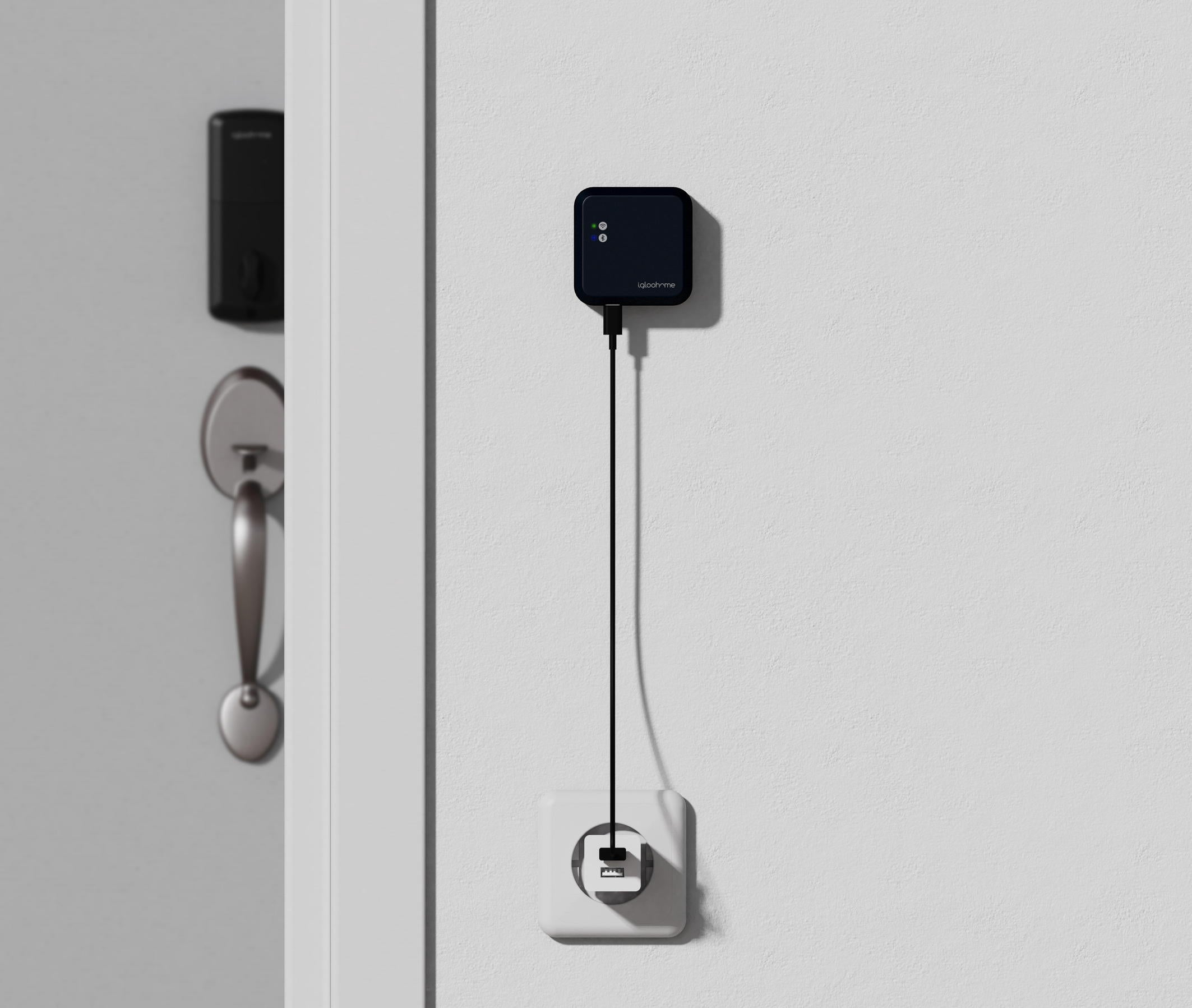 Gateway bridge igloohome já instalado em posição de funcionamento.