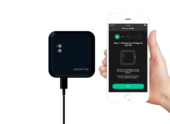 Gateway bridge igloohome em funcionamento sendo configurado com telemovel.