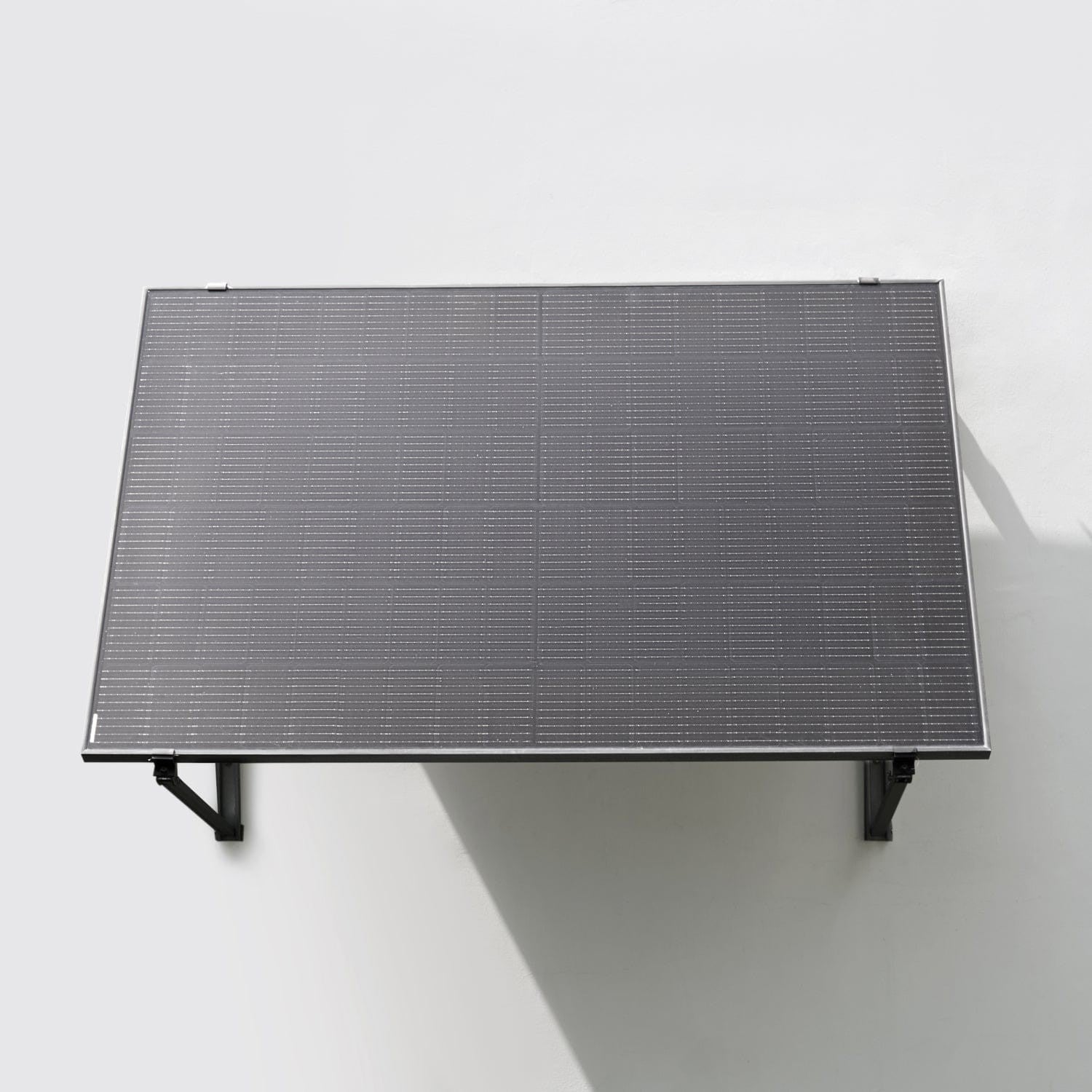 O Suporte Solar Ajustável da Ecoflow permite uma instalação versátil, garantindo fixação segura do painel solar em variados ambientes.