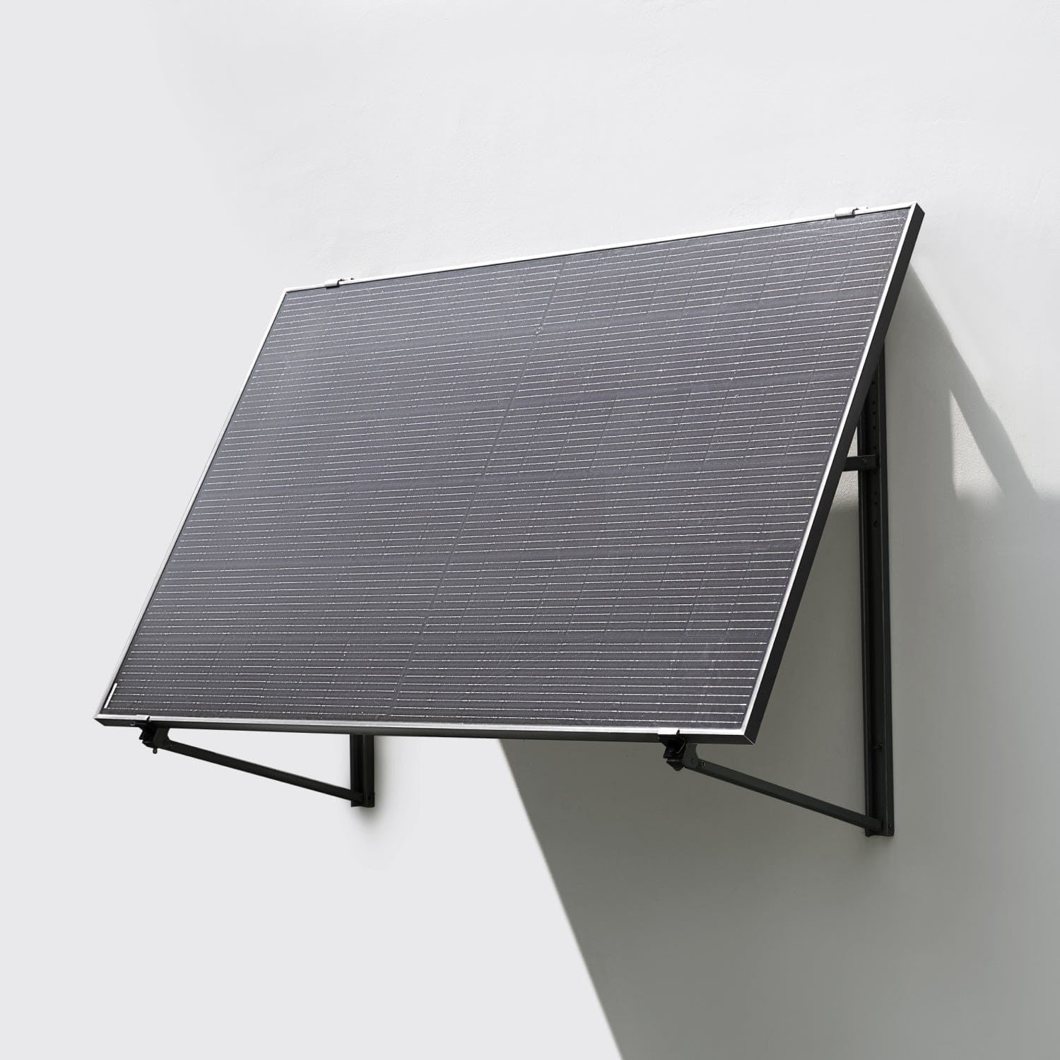 O Suporte Solar Ajustável da Ecoflow permite uma instalação versátil, garantindo fixação segura do painel solar em variados ambientes.