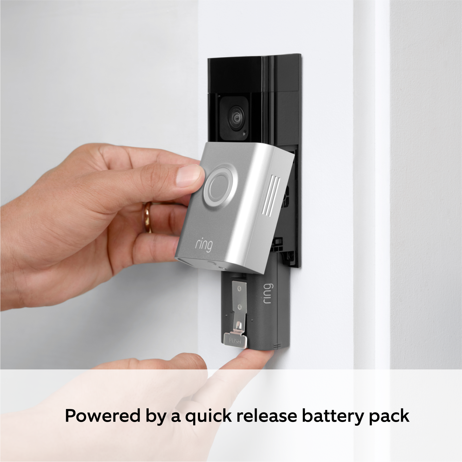 Ring Battery Video Doorbell Plus - an der Tür installiert