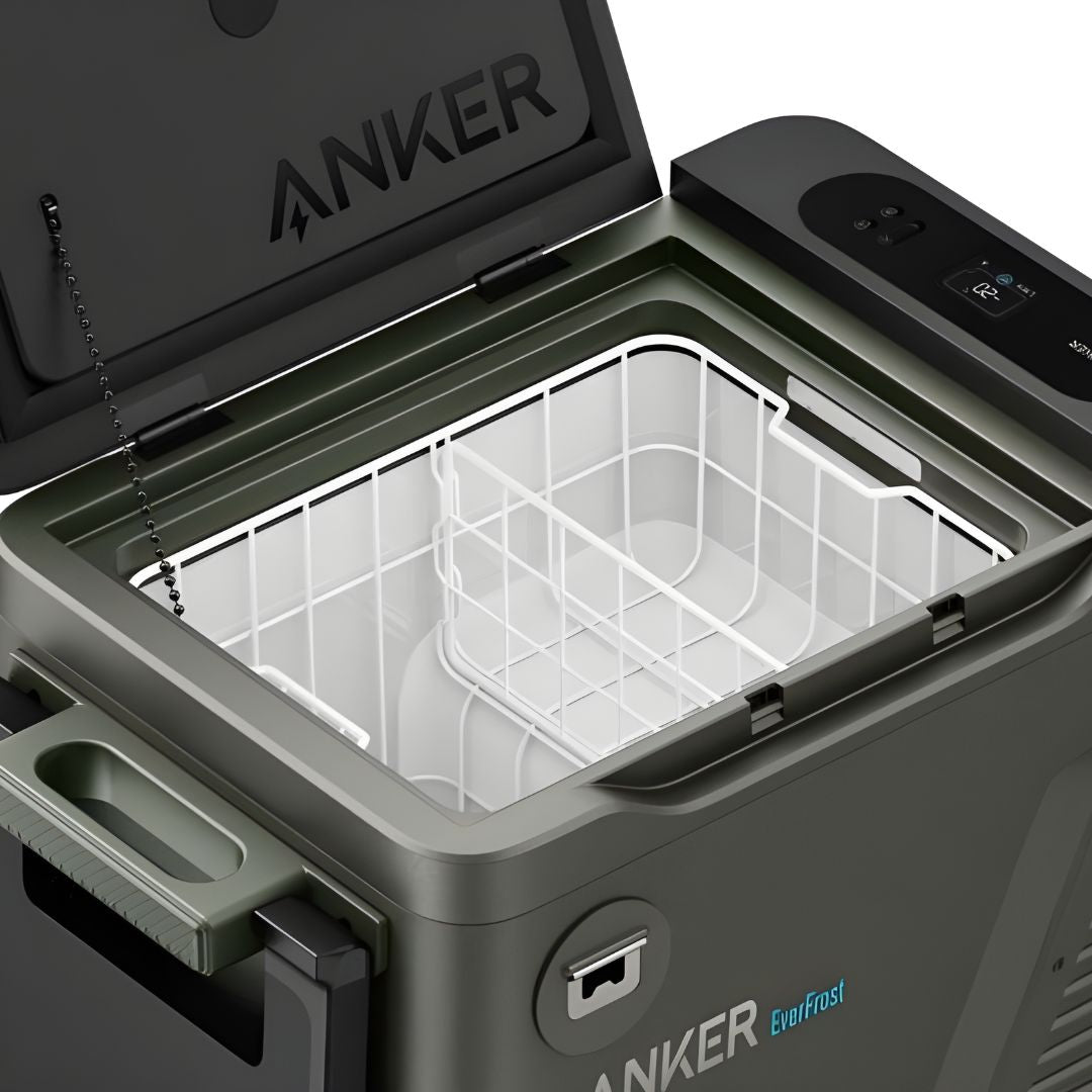 Conheça a Arca Frigorífica Portátil Anker Everfrost Powered Cooler 40, o companheiro ideal para todas as tuas aventuras. Este equipamento da Anker, oferece uma capacidade notável de 43 litros, garantindo que nunca te falte espaço para manter os teus alimentos e bebidas frescos onde quer que vás.