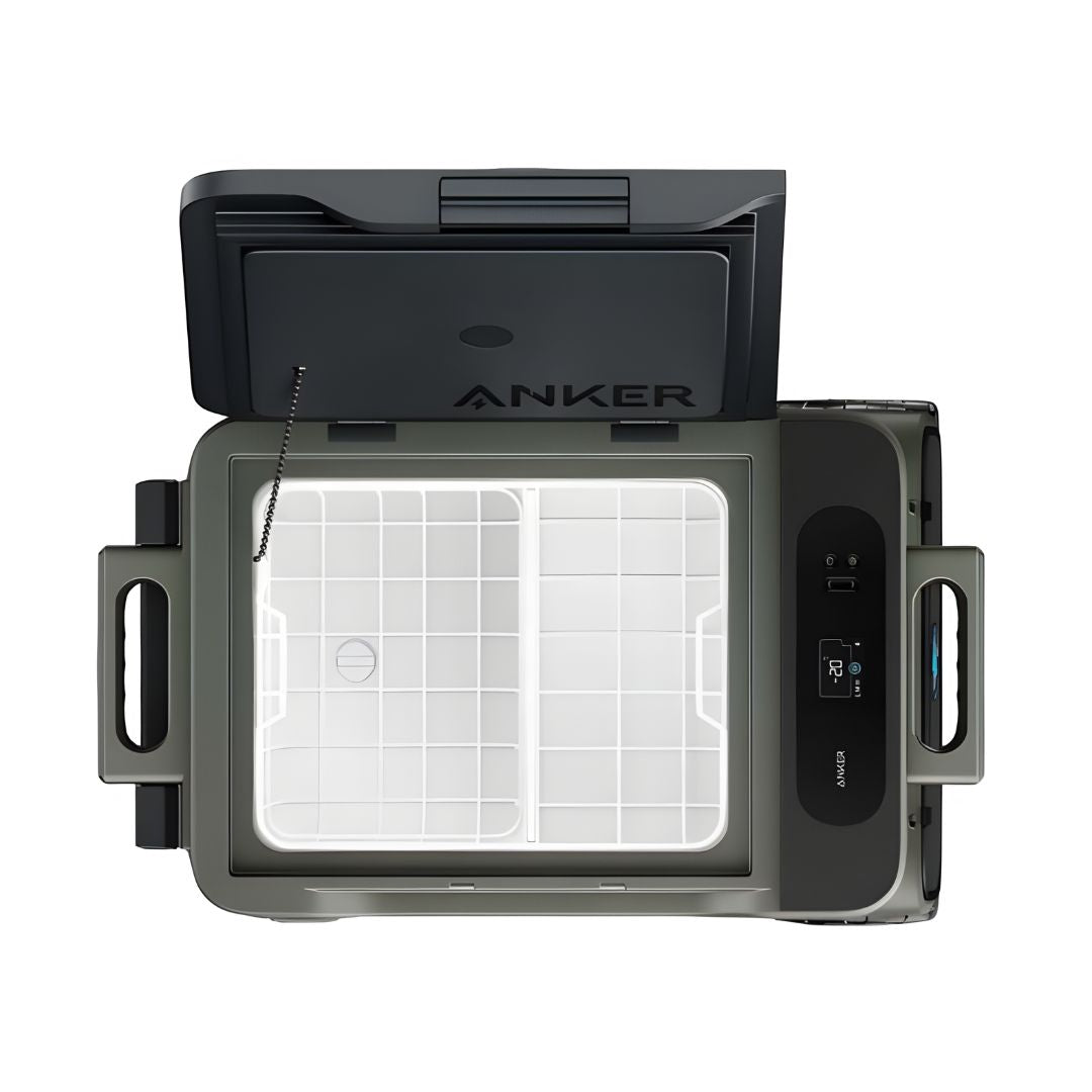 Conheça a Arca Frigorífica Portátil Anker Everfrost Powered Cooler 40, o companheiro ideal para todas as tuas aventuras. Este equipamento da Anker, oferece uma capacidade notável de 43 litros, garantindo que nunca te falte espaço para manter os teus alimentos e bebidas frescos onde quer que vás.