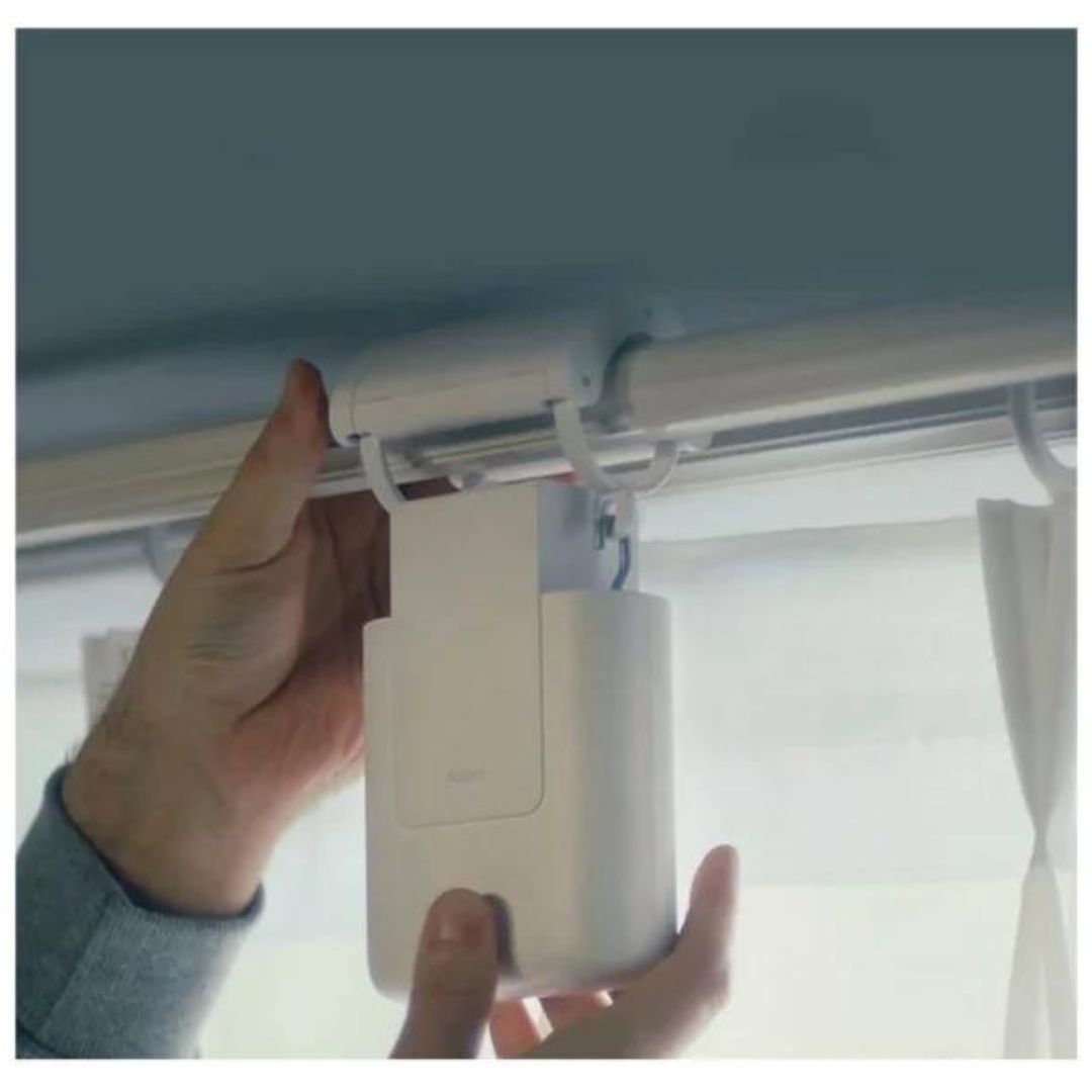O Motor Inteligente para Cortinas E1 da Aqara oferece controlo remoto, suporta cortinas até 12kg, automação personalizável para uma casa inteligente e elegante.