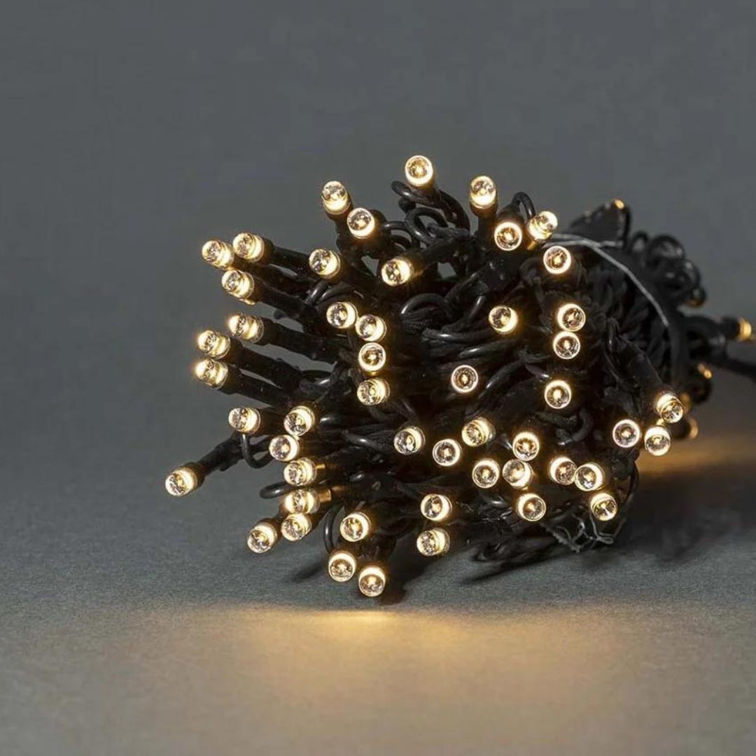 Luzes decorativas Nedis Wi-Fi, branco quente, 50 LEDs em 5m, oferecem iluminação inteligente para um Natal acolhedor e personalizado.