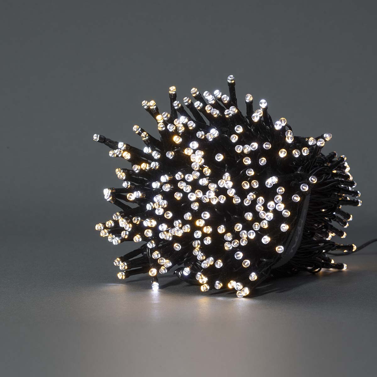 Luzes Nedis Wi-Fi, 400 LEDs em 20m, proporcionam iluminação inteligente para um Natal encantador, combinando tons quentes e frios.