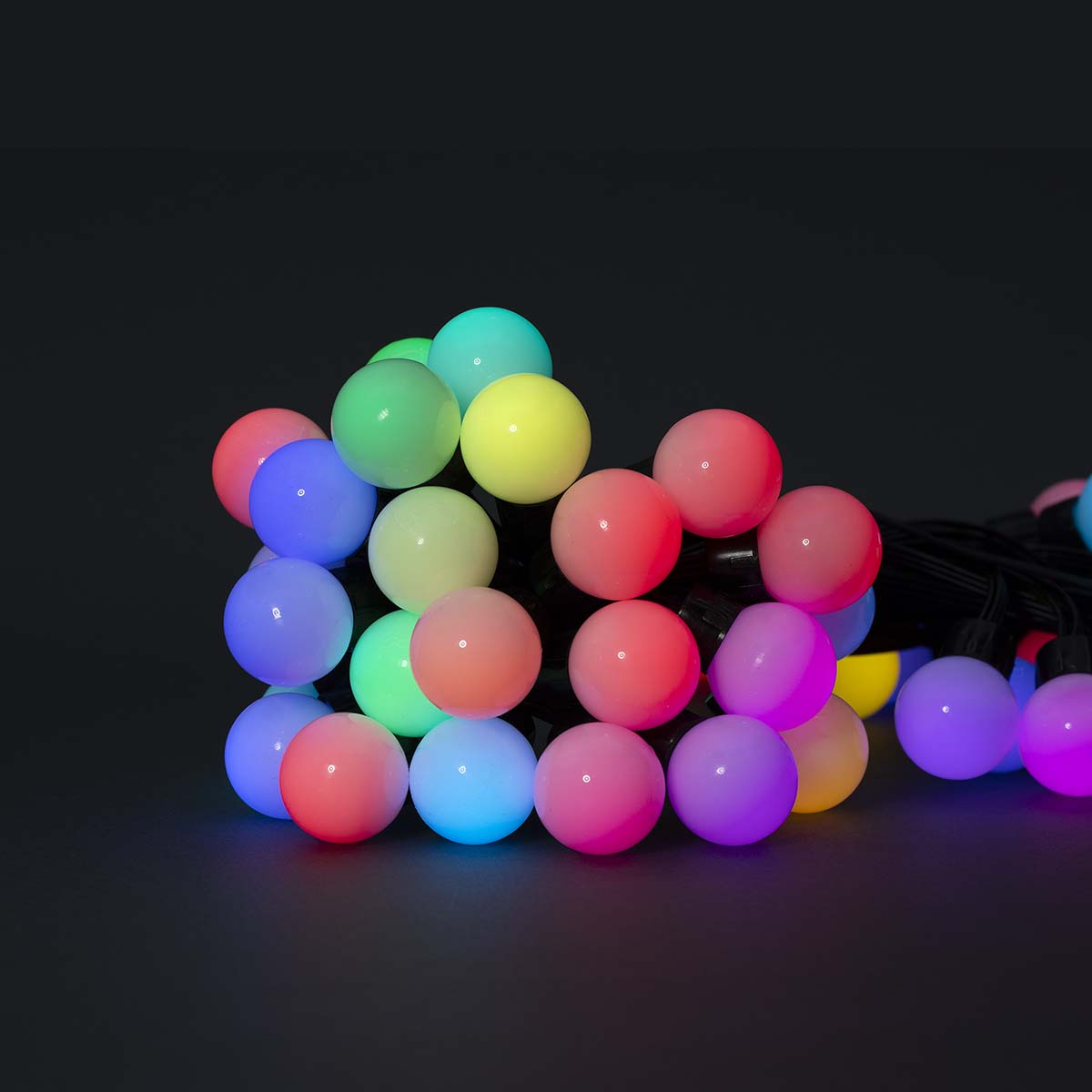 Luzes decorativas Nedis Wi-Fi RGB (10 LEDs, 50mm, 9m): iluminação inteligente para personalizar ambientes com facilidade e estilo.