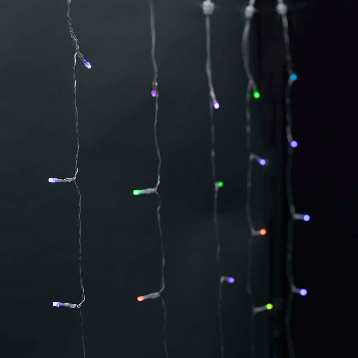 Cortina Nedis Wi-Fi RGB: iluminação inteligente de Natal. Com 180 LEDs em 3m, crie uma atmosfera única e personalizada com facilidade.