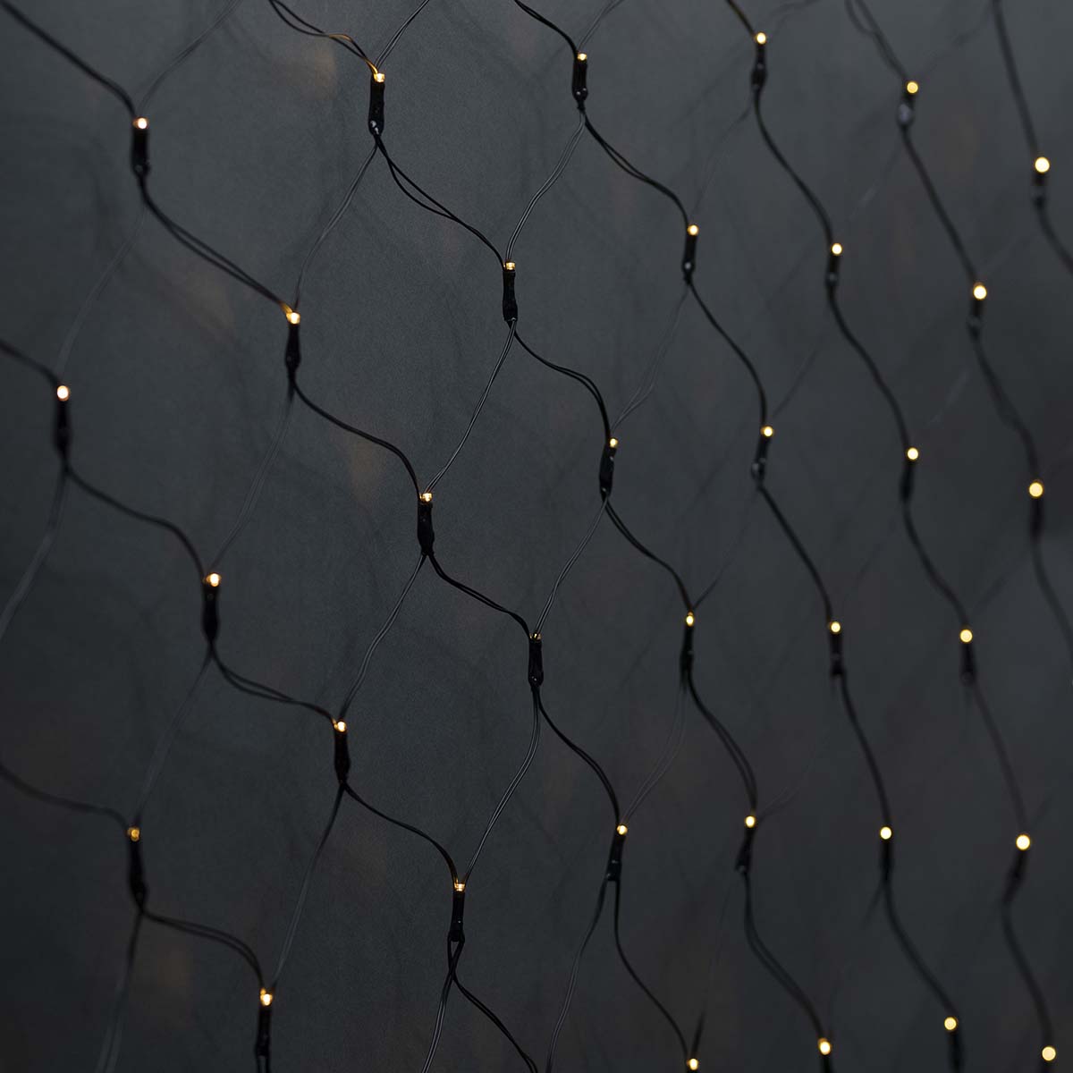 Rede de luz Nedis Wi-Fi em branco quente, 400 LEDs em 3x3m iluminação inteligente para um Natal acolhedor e personalizado.