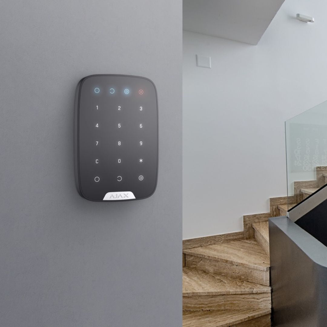 Conheça o teclado independente bidirecional para alarme SADIR Ajax, um KeyPad com segurança e facilidade com o seu sistema de alarme compatível com o Ajax Hub 2, Hub Plus, Hub Plus 2 e ReX.