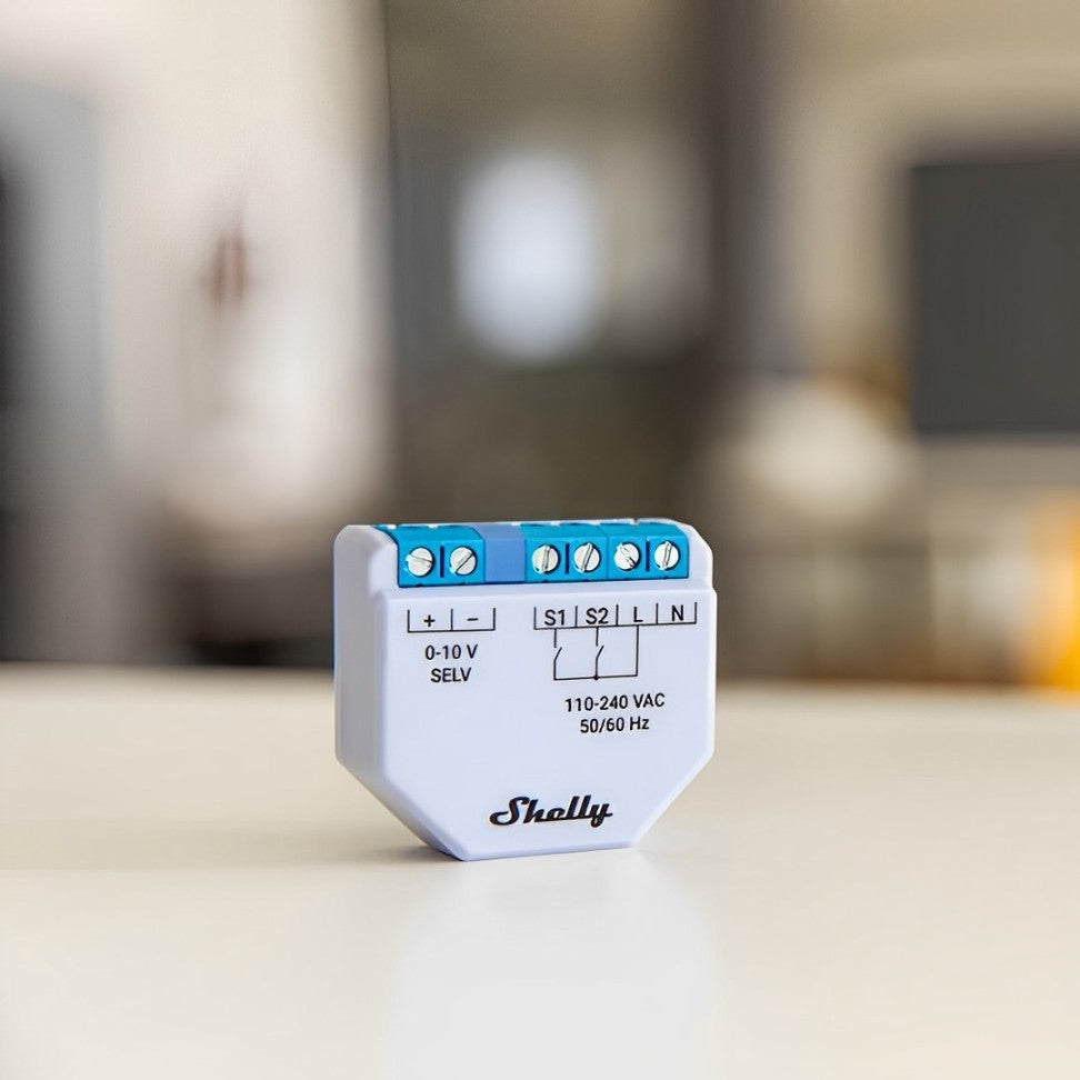 Shelly Plus 0-10V Dimmer controlo remoto, compatível com drivers 0-10V, sem hub. Suporta várias plataformas, extensor WiFi, processador ESP32, solução versátil.