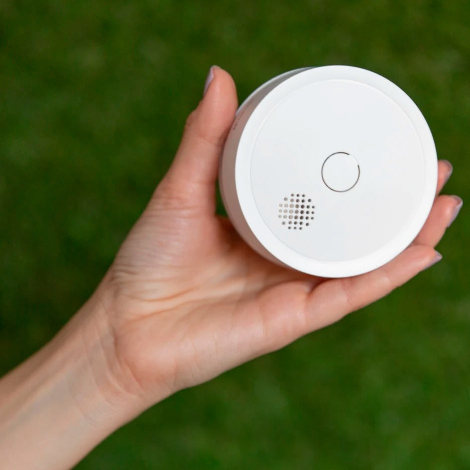 Shelly Plus Detetor de fumo com sensor fotoelétrico e sensor de temperatura recebe notificação no teu telemóvel onde quer que estejas