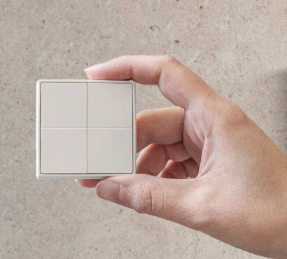 Shelly BLU Wall Switch 4 Stand Alone - Vue de face et de dos