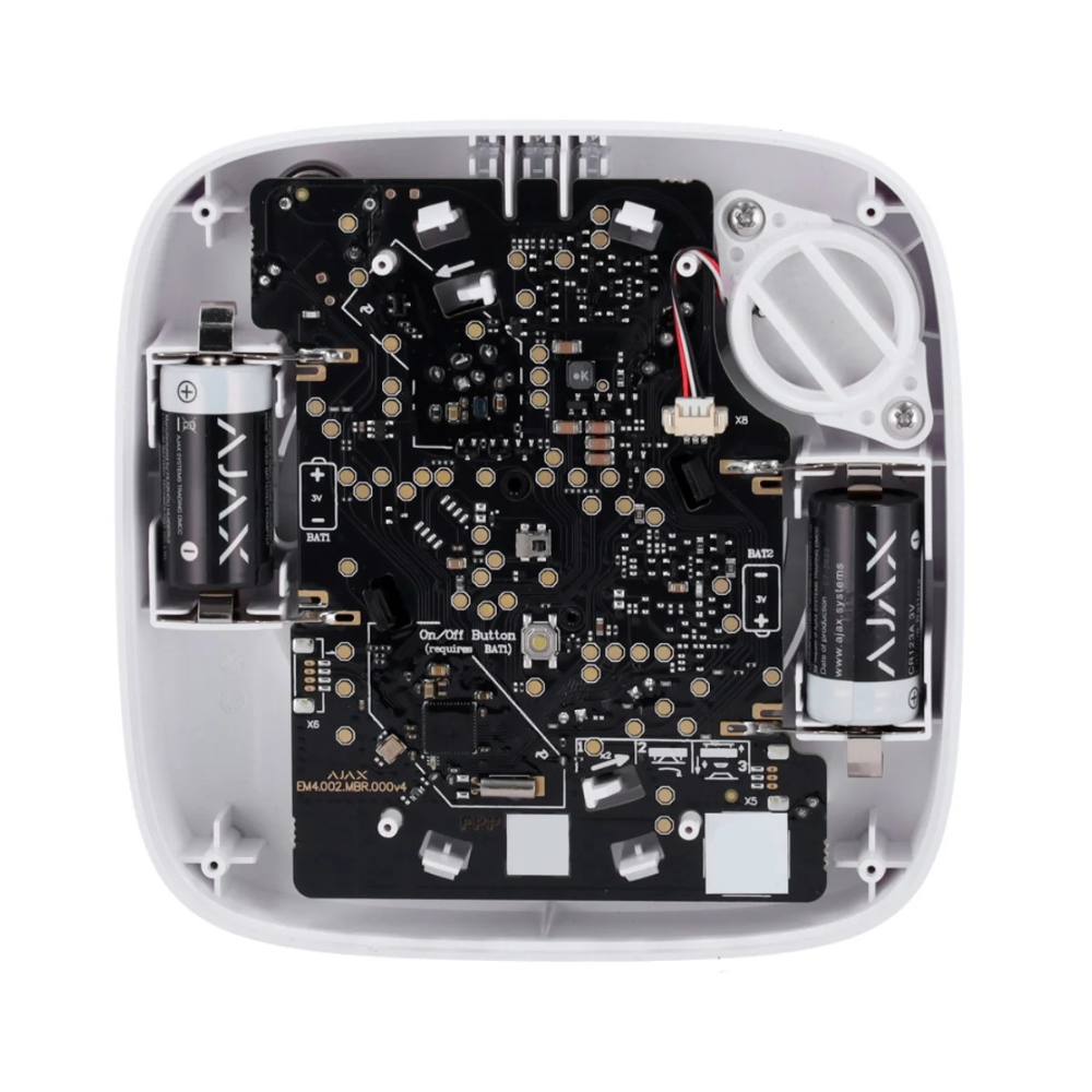 O FireProtect 2 é um detector de nova geração, desenvolvido para garantir a máxima segurança contra incêndios em habitações. A sua câmara de fumo exclusiva dispensa limpezas frequentes, o sensor de duplo espectro distingue fumo de vapor, o termístor reage rapidamente à combustão de materiais sintéticos e o software avançado reduz drasticamente os alarmes falsos. Com um design elegante, instalação simples e configuração intuitiva através da aplicação, o processo de montagem é rápido e eficaz. Tudo de acordo 