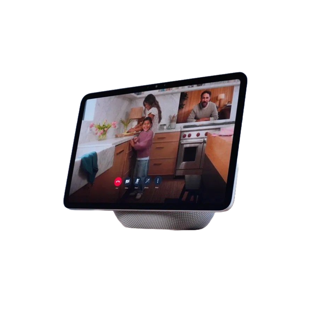 O&nbsp;Amazon Echo Show 11 é um assistente virtual inteligente com tela tátil Full HD de 11" e cores vibrantes, oferecendo mais área de visualização para conteúdos, receitas, calendários e listas de compras. Equipado com chip AZ3 Pro para desempenho superior e tecnologia Omnisense, permite otimizar o ambiente, controlar dispositivos domésticos inteligentes, ativar rotinas personalizadas e realizar videoconferências com qualidade excepcional.