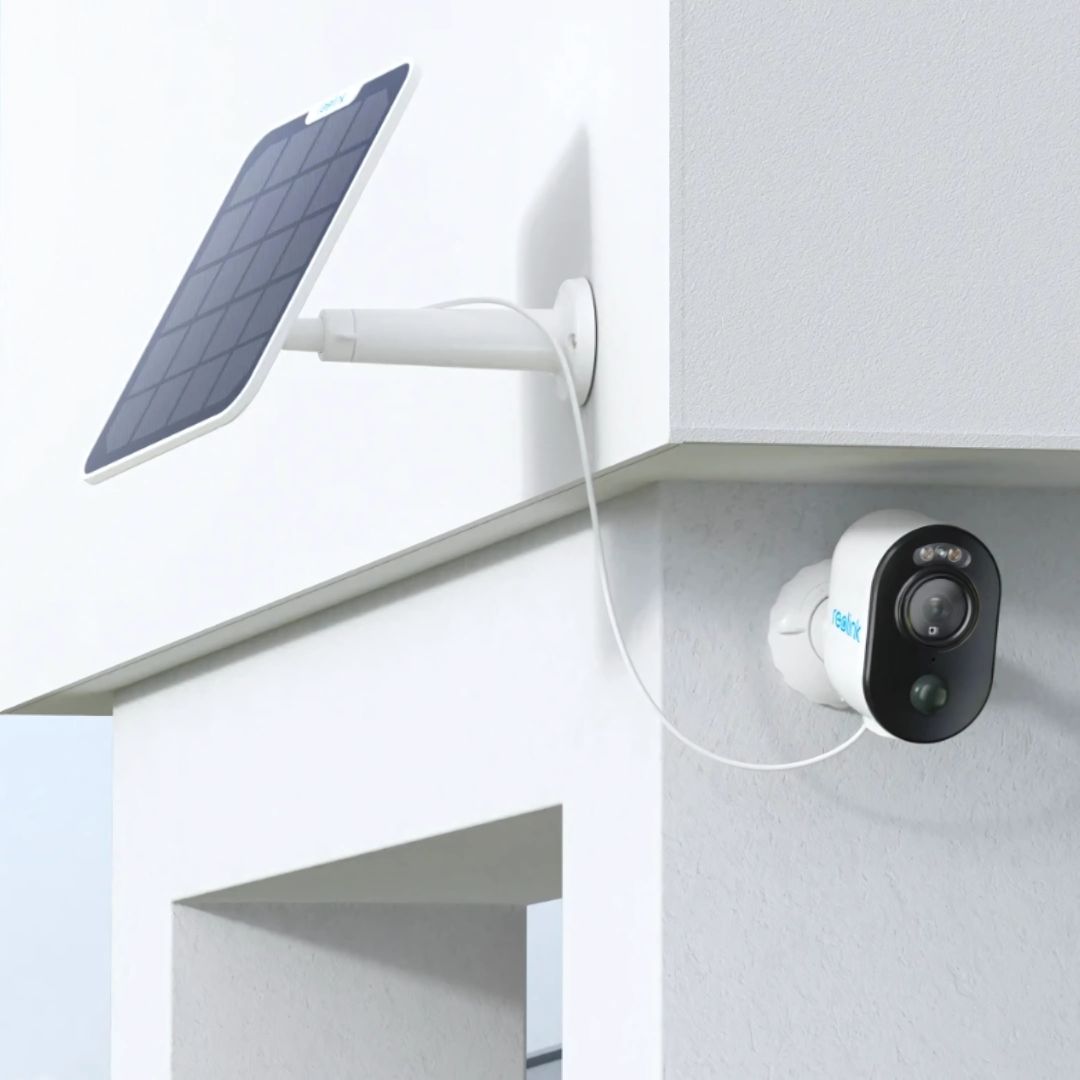 Proteja a sua casa ou empresa com este kit completo, que inclui a câmara Reolink Argus B330 e um painel solar dedicado. Com resolução 2K+ (5MP), visão noturna a cores, deteção inteligente de pessoas e veículos e total independência de fios ou bases, este sistema oferece segurança de última geração com uma instalação simples e flexível.
A bateria recarregável integrada e o painel solar asseguram um funcionamento contínuo e sustentável, mesmo em locais sem acesso à eletricidade.