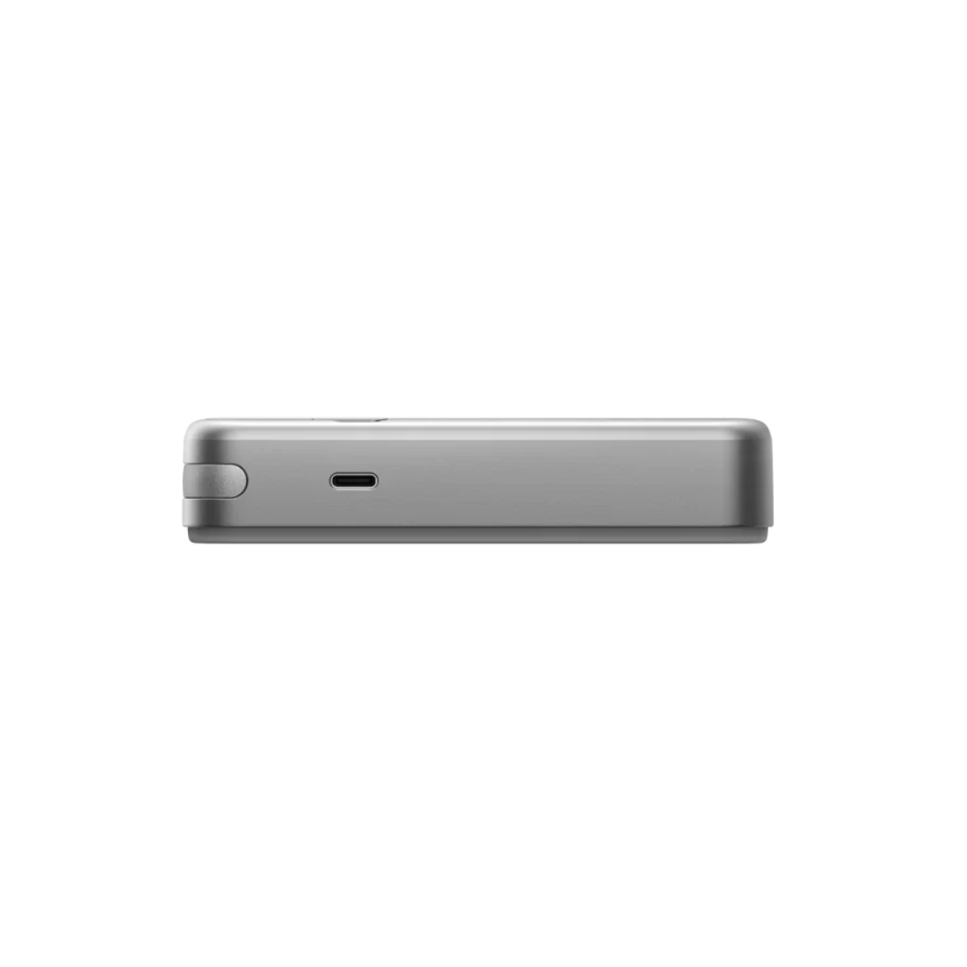 O EcoFlow RAPID Magnetic Power Bank possui uma capacidade de 10000mAh e é ideal para recarregar dispositivos em qualquer lugar.