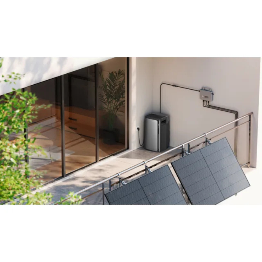 Com a bateria de armazenamento EcoFlow Stream AC, podes guardar o excedente de energia solar de forma eficiente e utilizá-lo sempre que necessitares. Estão disponíveis duas versões: a Stream AC, ideal para armazenar a energia solar produzida durante o dia e utilizá-la em casa à noite — embora funcione apenas quando ligada à rede elétrica. Já a Stream AC Pro permite alimentar dispositivos mesmo sem ligação à rede, seja durante falhas de energia ou em locais sem fornecimento elétrico. Assim, torna-se a escolh