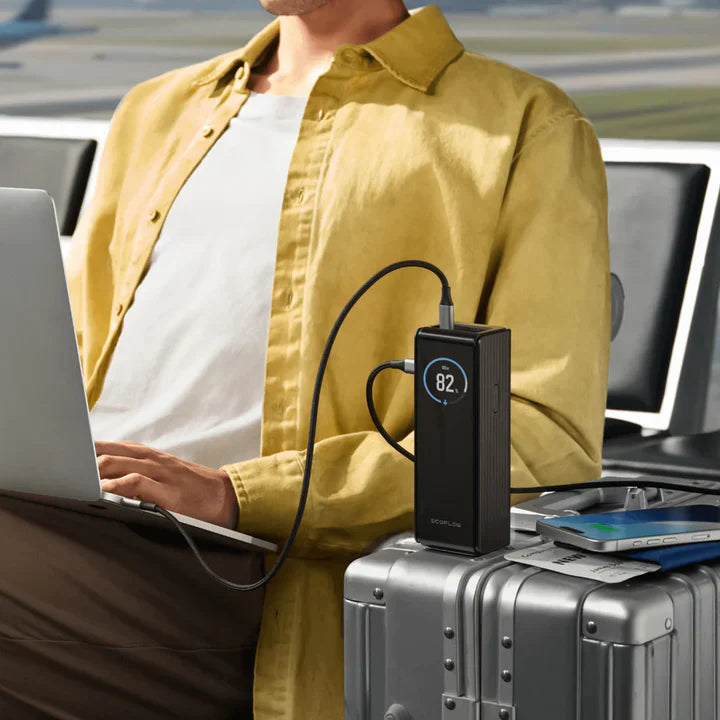 O EcoFlow Rapid 25000mAh é um powerbank de alta performance desenvolvido para quem precisa de energia rápida, potente e fiável em qualquer lugar. Com uma potência total de até 170 W, é capaz de carregar simultaneamente portáteis, smartphones, tablets e outros dispositivos, sendo ideal tanto para uso profissional como para viagens.