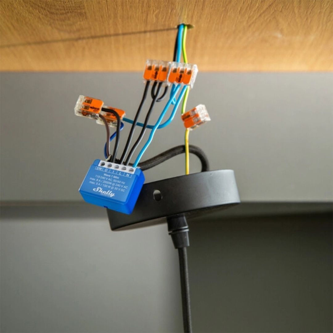 Transforma qualquer dispositivo num aparelho inteligente e controla-o remotamente com este módulo compacto e eficiente. Compatível com SmartStart e hubs Z-Wave.