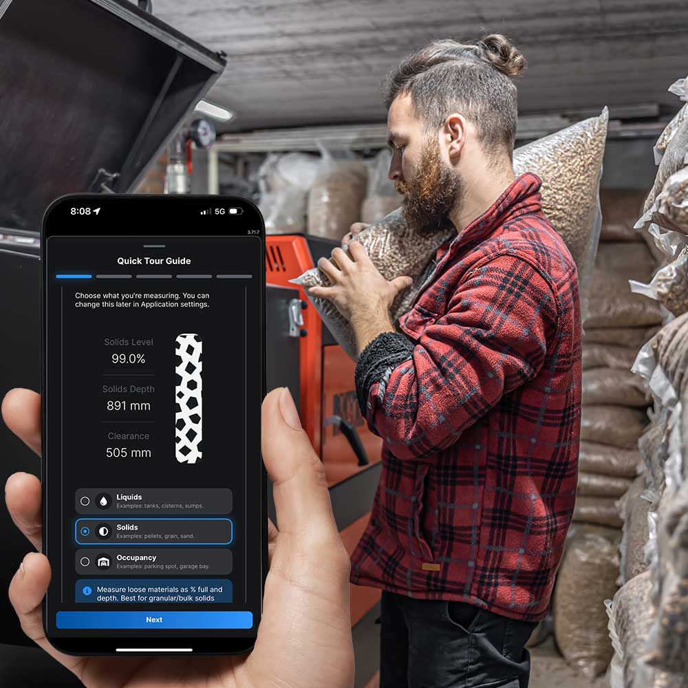 O Shelly BLU Distance é um sensor Bluetooth inteligente alimentado por bateria, equipado com tecnologia ultrassônica para medições precisas de distância e nível, incluindo líquidos e sólidos.