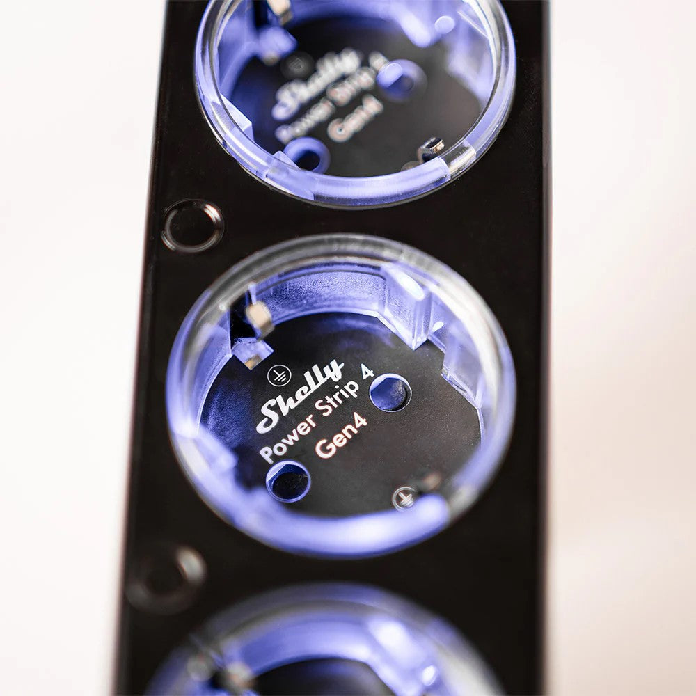 A Shelly Power Strip 4 Gen4 é uma régua de tomadas inteligentes de última geração, compacta, potente e extremamente versátil, ideal para controlar e monitorizar vários dispositivos elétricos de forma individual. Com suporte para Wi-Fi, Bluetooth, Zigbee e Matter, integra-se facilmente com os principais ecossistemas de automação doméstica, como Apple HomeKit, Alexa, Google Home e SmartThings.