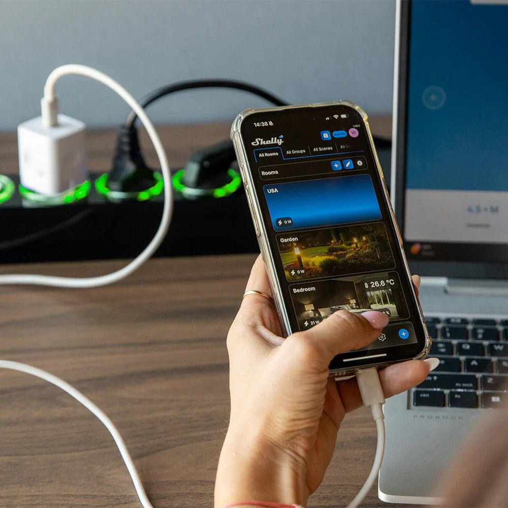 A Shelly Power Strip 4 Gen4 é uma régua de tomadas inteligentes de última geração, compacta, potente e extremamente versátil, ideal para controlar e monitorizar vários dispositivos elétricos de forma individual. Com suporte para Wi-Fi, Bluetooth, Zigbee e Matter, integra-se facilmente com os principais ecossistemas de automação doméstica, como Apple HomeKit, Alexa, Google Home e SmartThings.