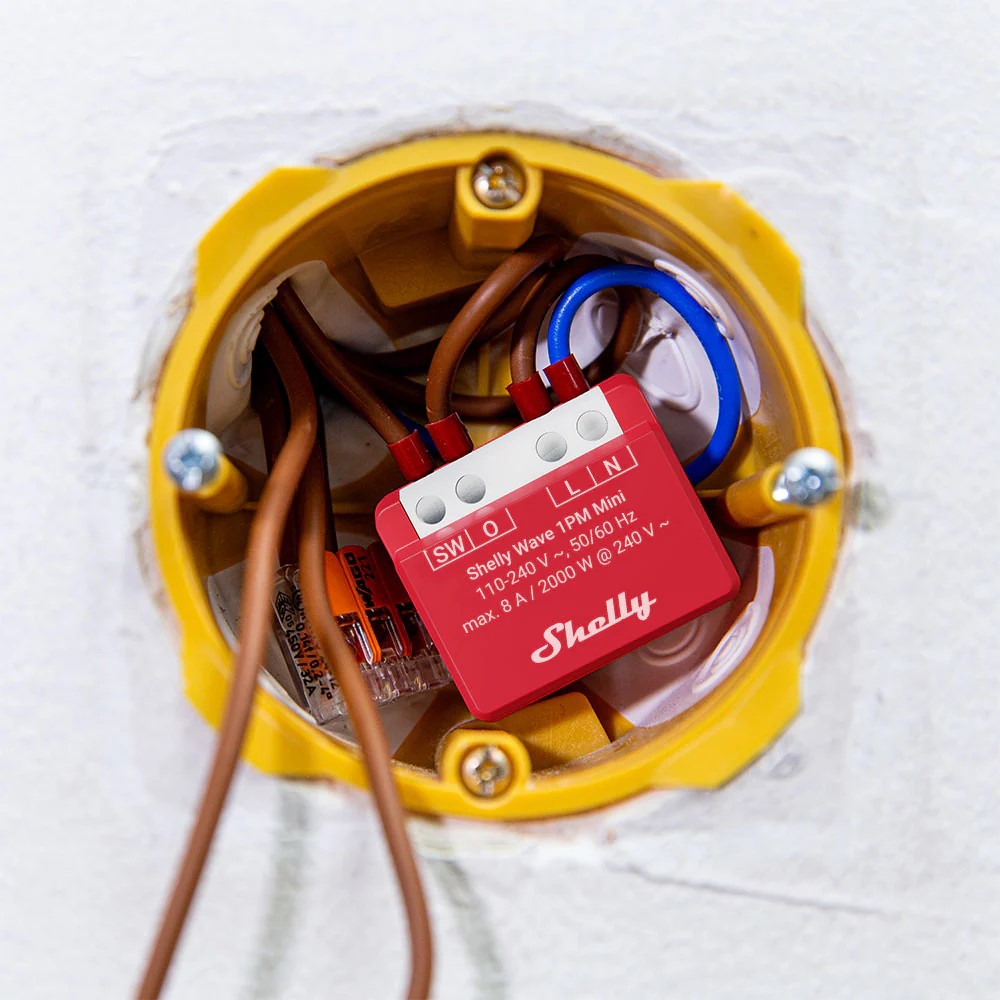 O Shelly Wave 1PM Mini LR é um mini interruptor inteligente Z-Wave com medição de energia integrada. Suporta Z-Wave Mesh e Long Range, permitindo controlar cargas até 8 A a 240 V AC e monitorizar consumo instantâneo (W) e acumulado (kWh).