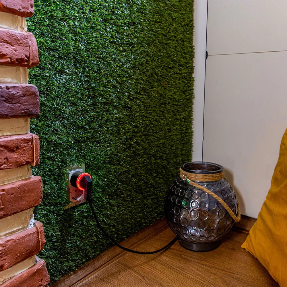 A Shelly Wave Plug S LR é uma tomada inteligente compacta, equipada com Z-Wave S800 e suporte para Mesh e Long Range, ideal para controlar dispositivos remotamente e monitorizar o consumo de energia em tempo real (W e kWh). Permite integrar-se em redes domóticas residenciais, comerciais ou institucionais, oferecendo máxima fiabilidade, proteção avançada e instalação simples plug &amp; play.