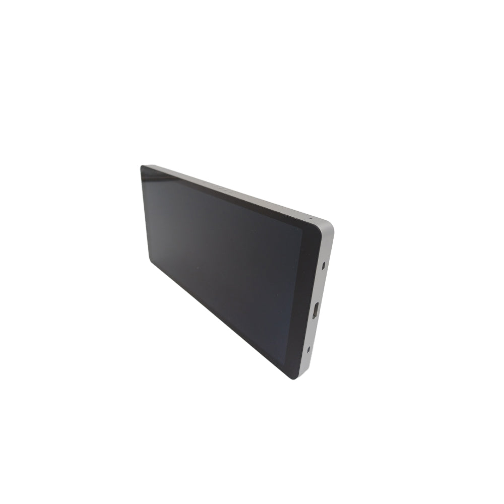 Painel touch de parede de 6,95″ que centraliza o controlo de luzes e aparelhos, com menu personalizável e monitorização de consumo via WiFi e Bluetooth.