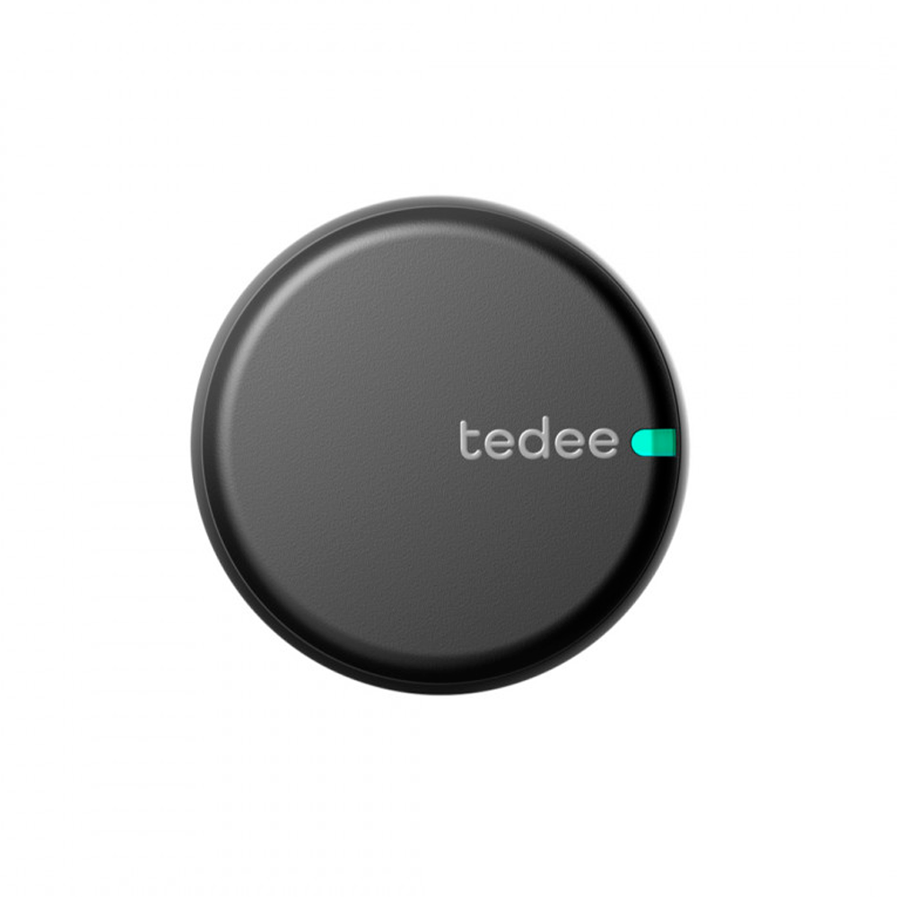 Transforma a tua porta numa entrada inteligente com a fechadura tedee PRO, uma solução moderna, segura e discreta que facilita o teu dia a dia.