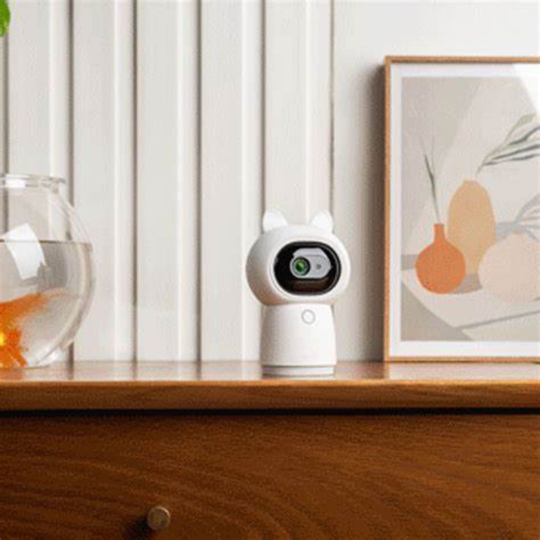 3 combina vigilância 2K, reconhecimento facial/gestual e integração Zigbee. Controlo totalA Câmara/Hub G e segurança na sua casa inteligente.