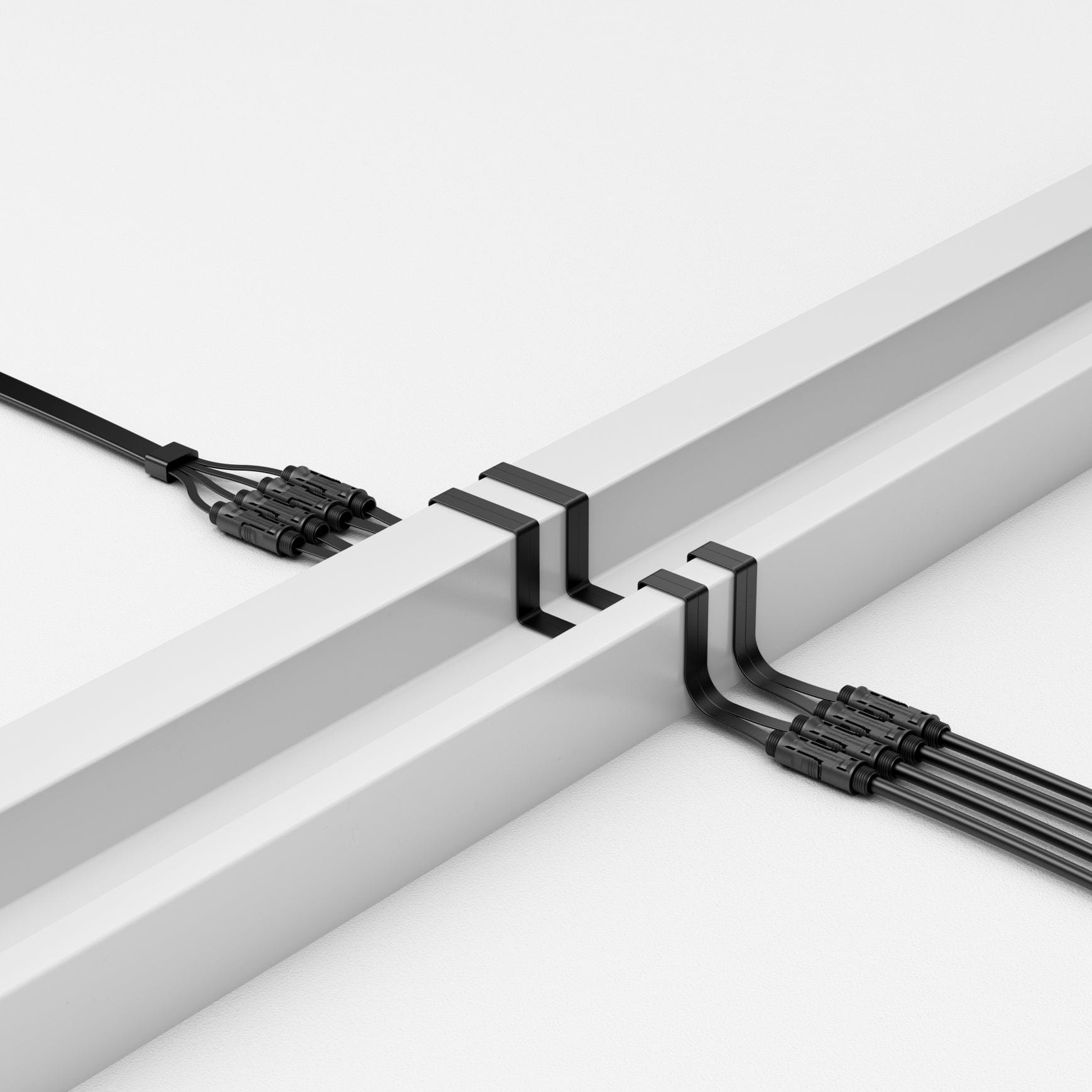 O EcoFlow Super Flat Cable é um cabo plano MC4 para painéis solares, tão fino que pode ser colocado sob uma porta, numa janela ou numa portada, sem necessitar de fazer furos.